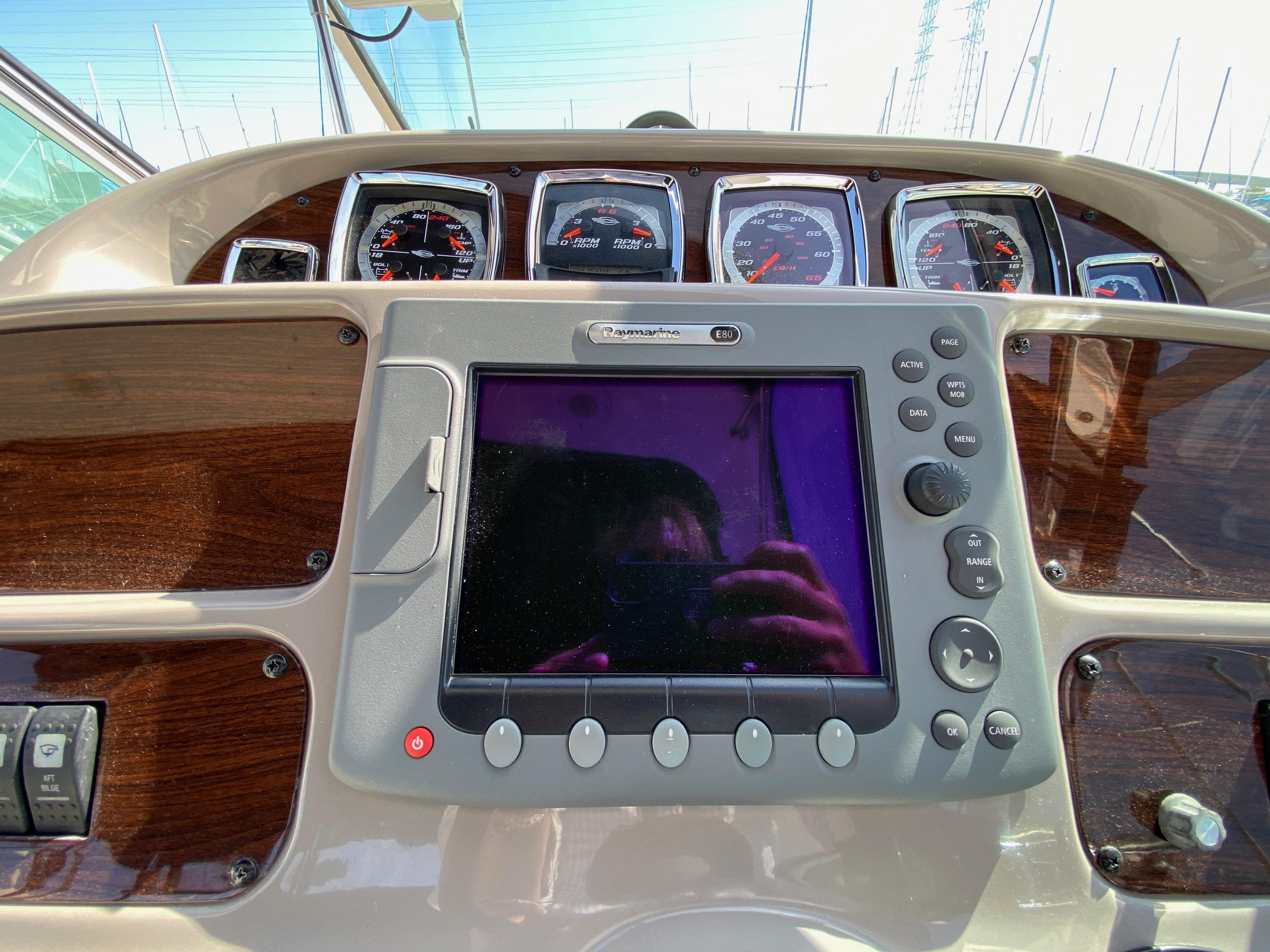 Image [20] of 2008 Chaparral 310 Signature