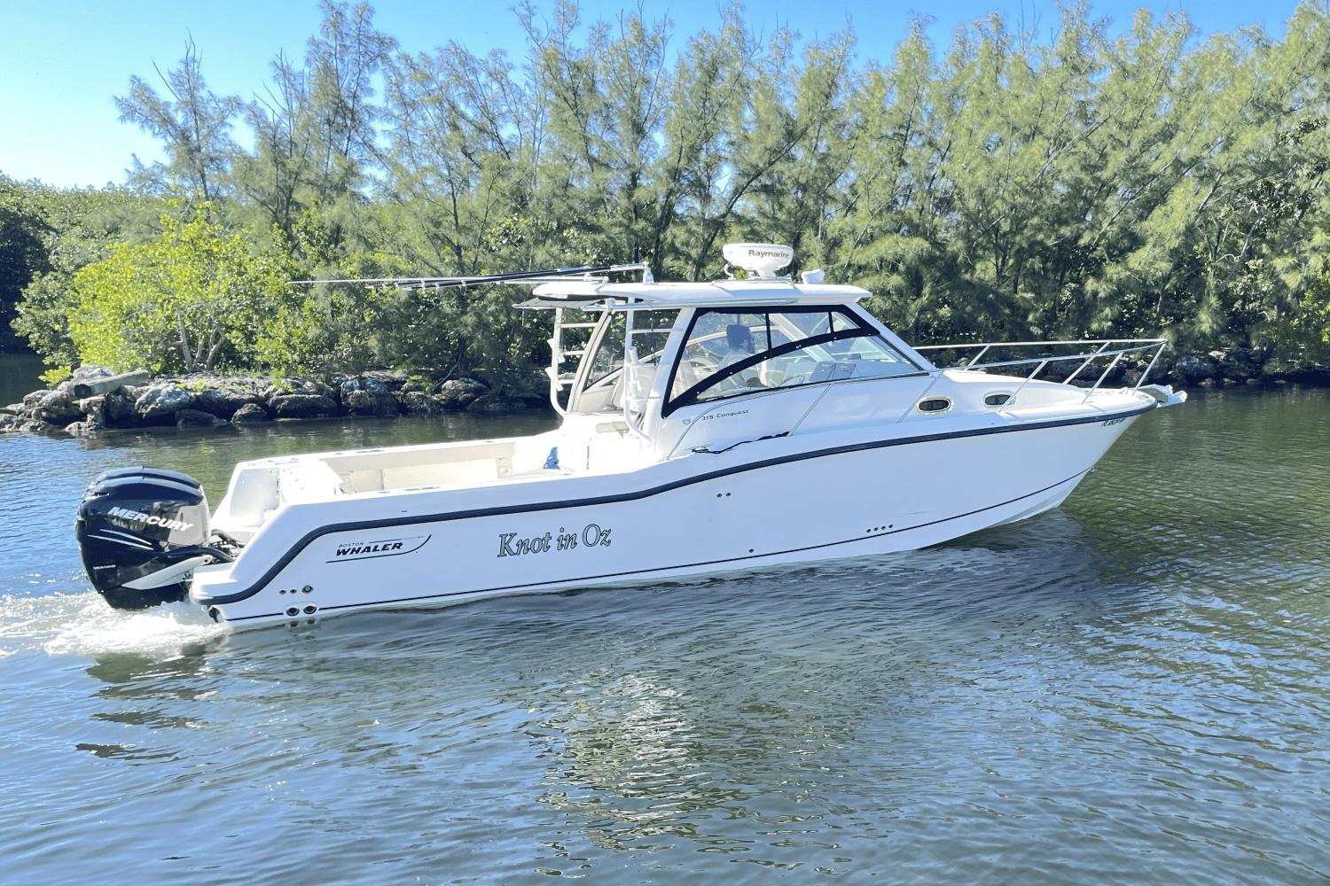 2018 Boston Whaler 315 Conquest
