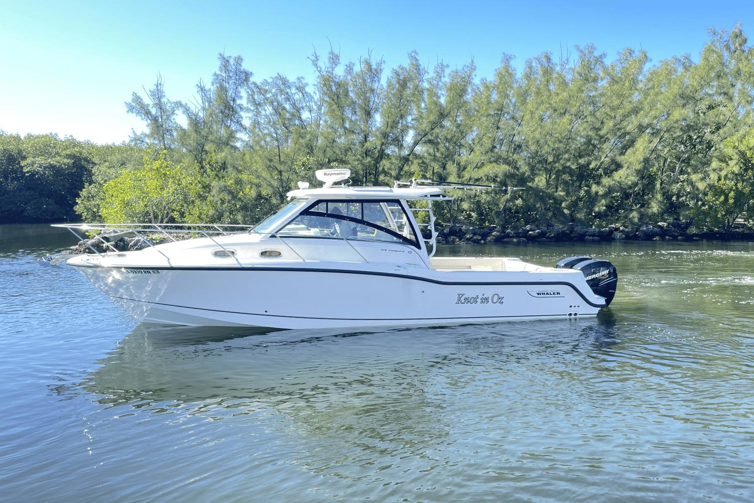 2018 Boston Whaler 315 Conquest