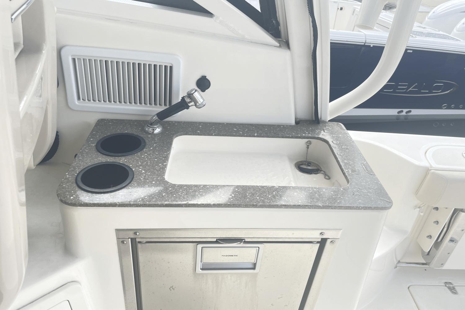 2018 Boston Whaler 315 Conquest
