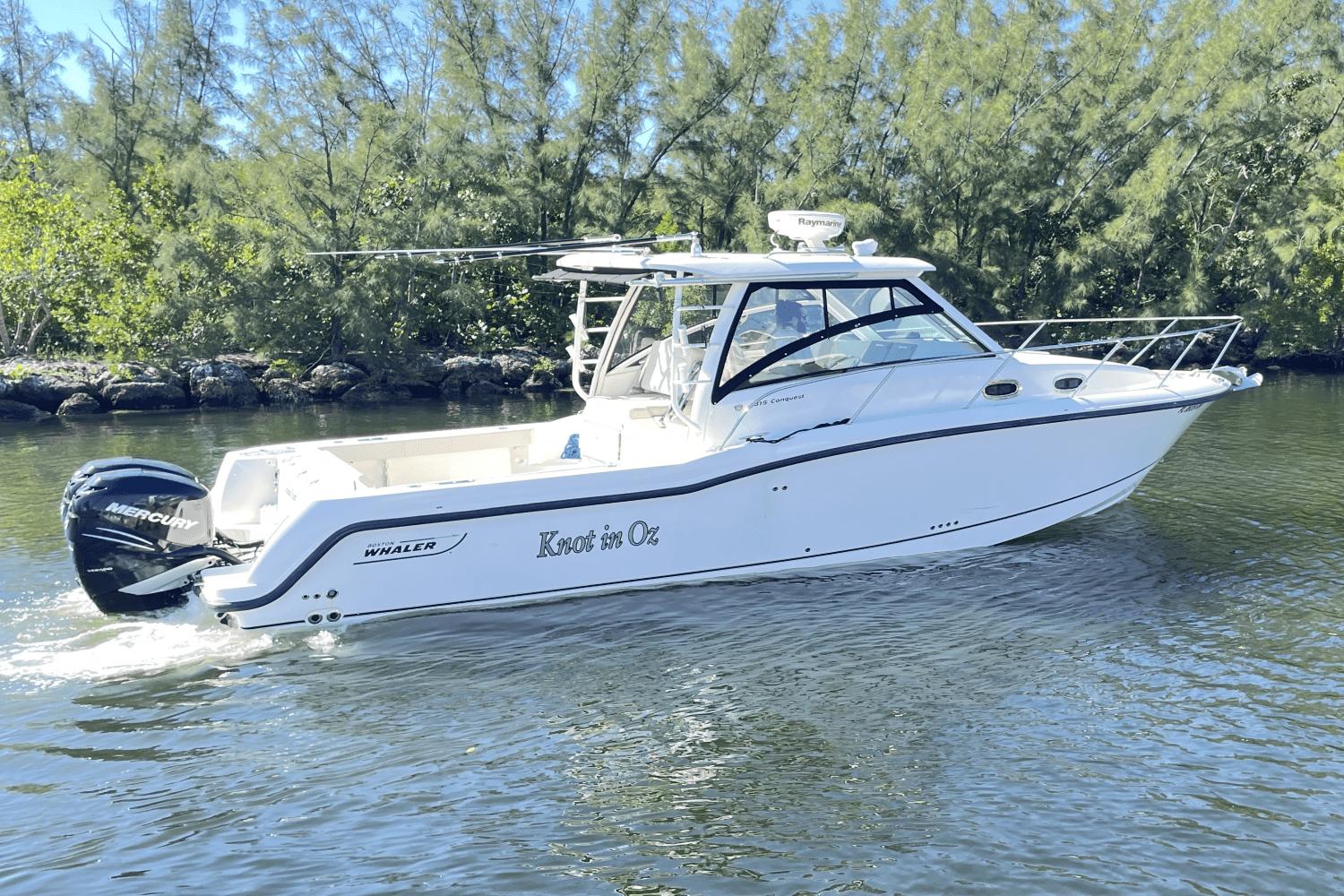 2018 Boston Whaler 315 Conquest