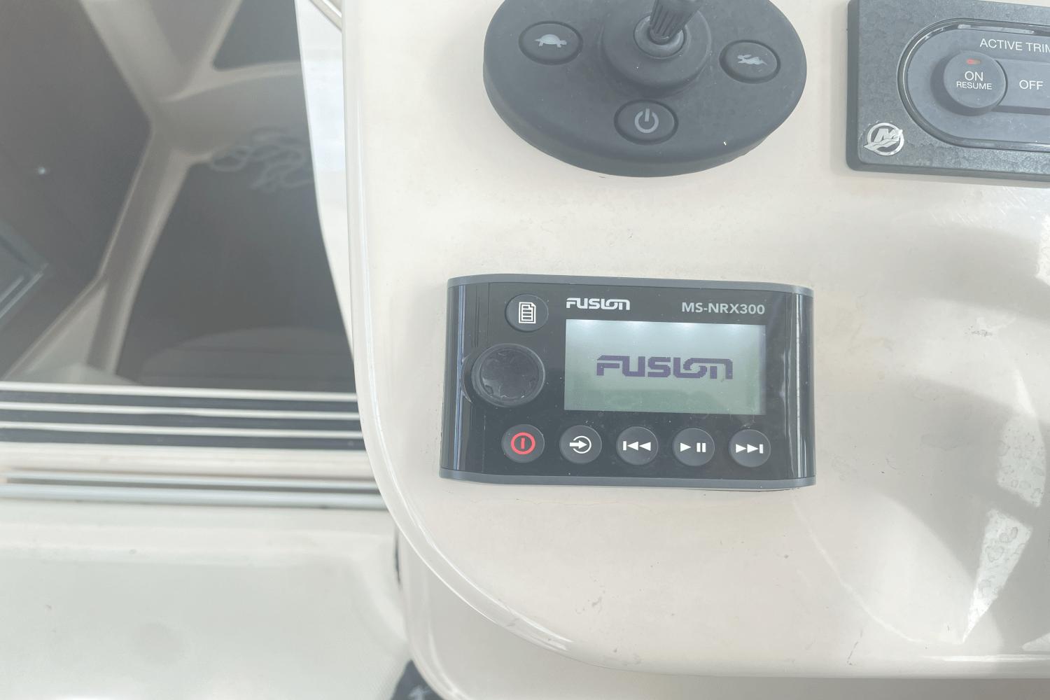 2018 Boston Whaler 315 Conquest