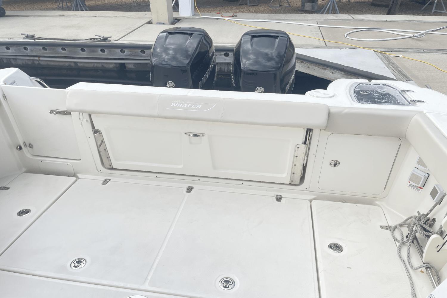 2018 Boston Whaler 315 Conquest