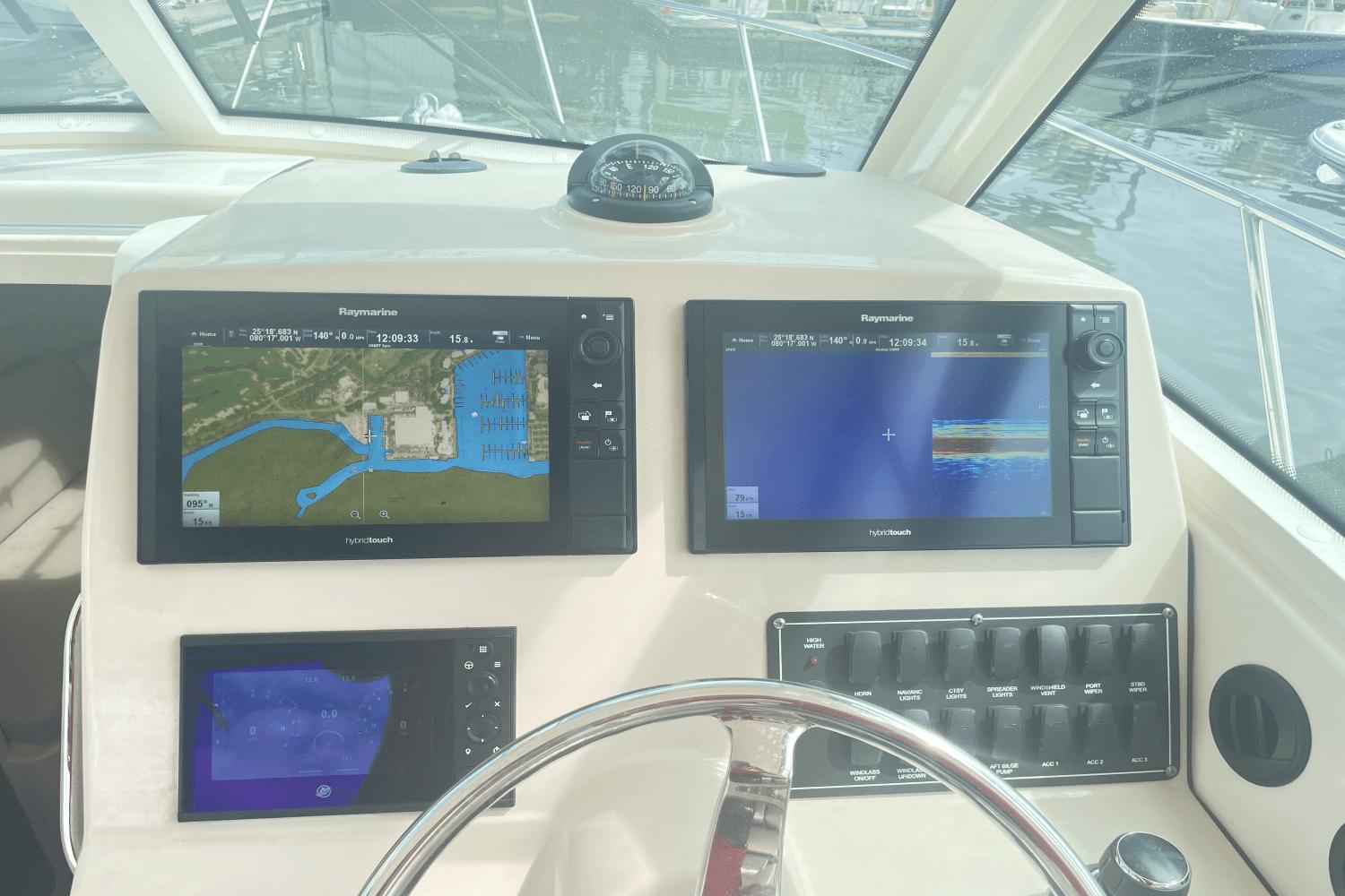 2018 Boston Whaler 315 Conquest