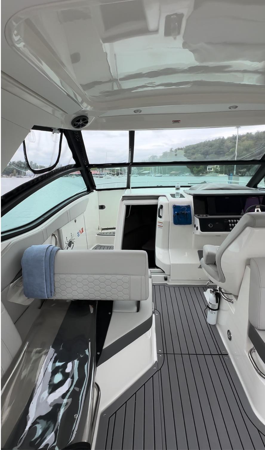 2021 Sea Ray 320 Sundancer