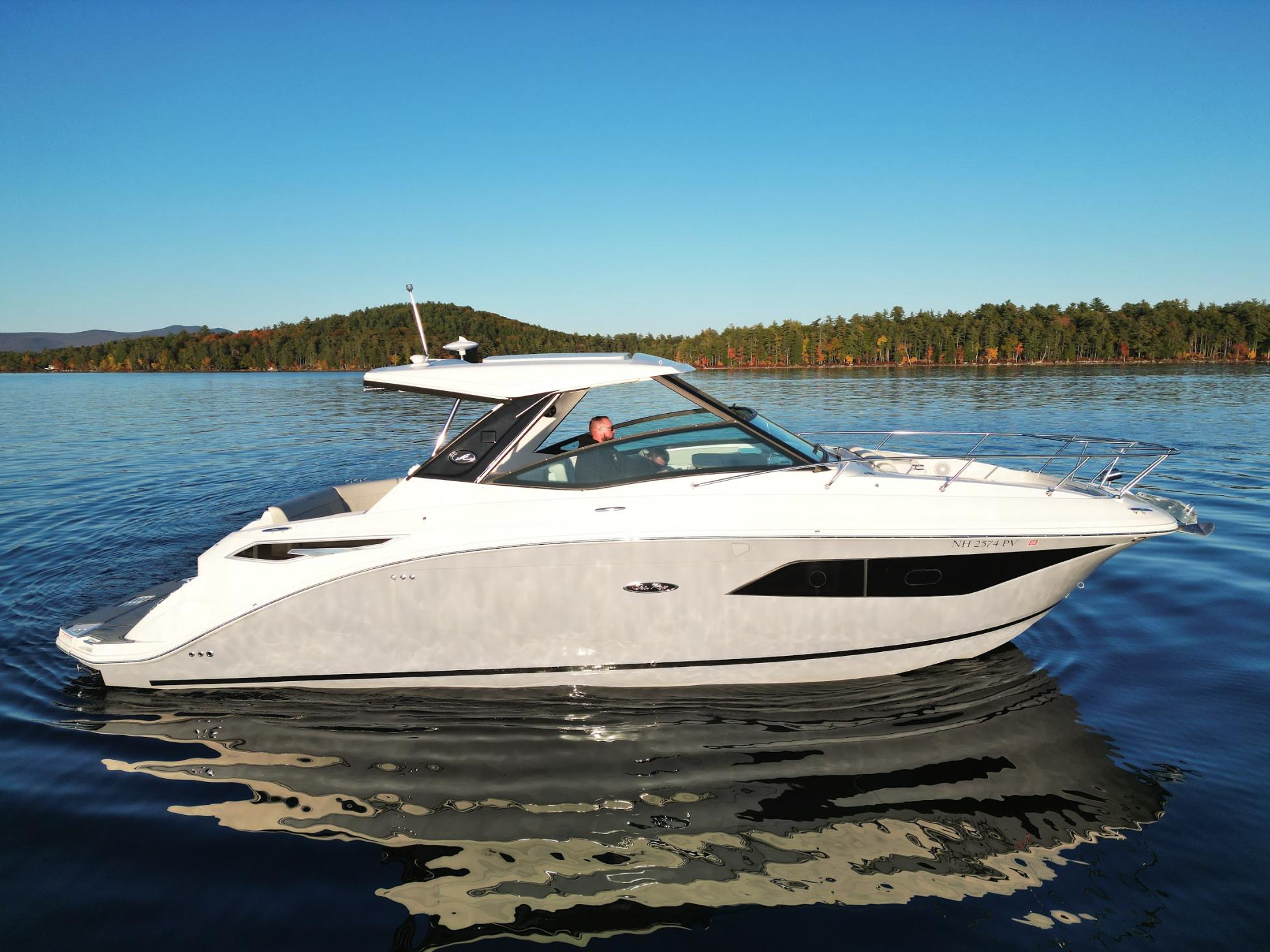 2021 Sea Ray 320 Sundancer