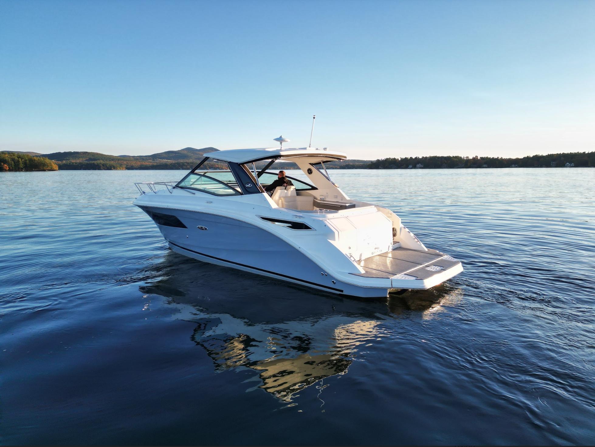 2021 Sea Ray 320 Sundancer