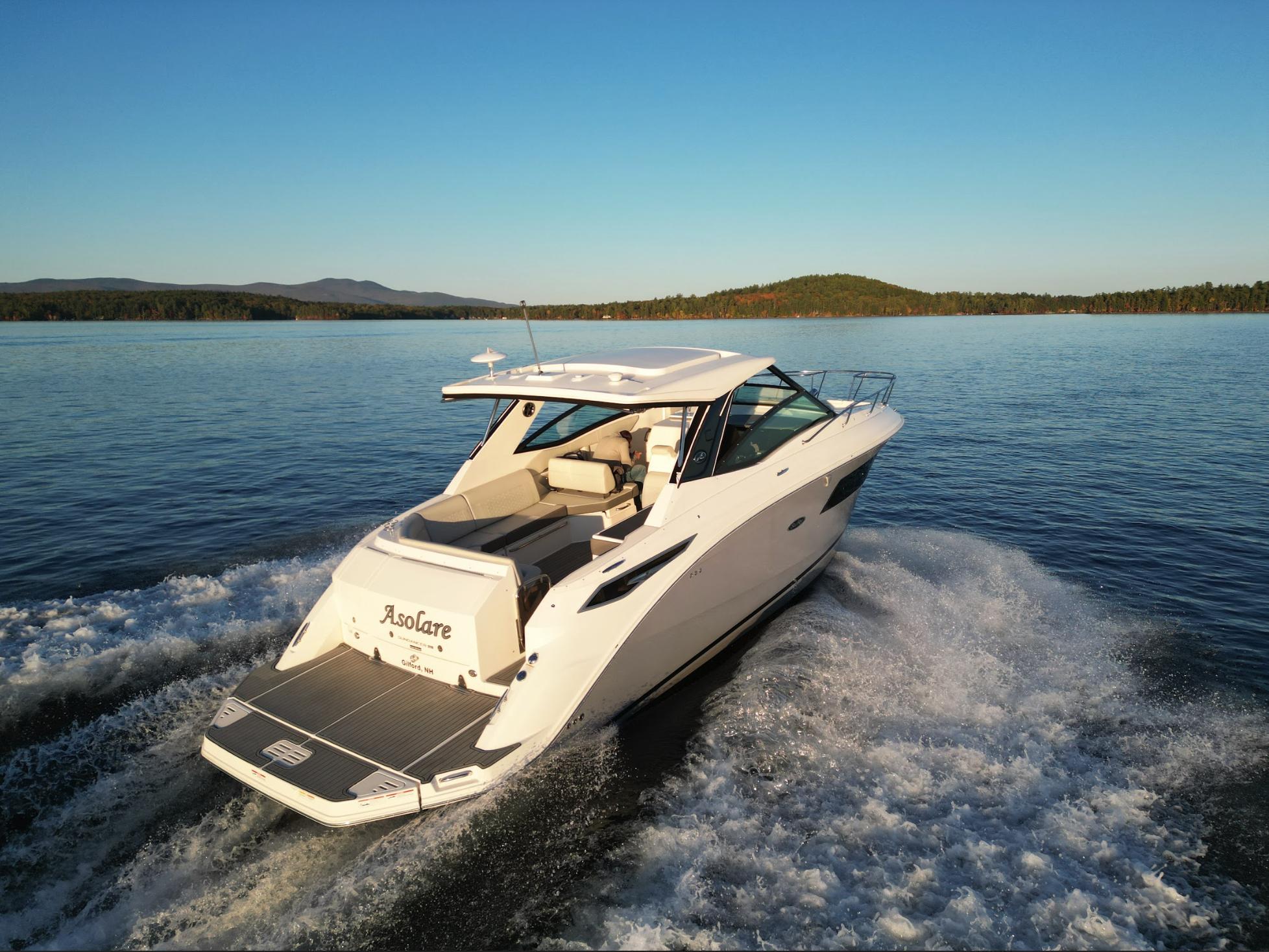 2021 Sea Ray 320 Sundancer