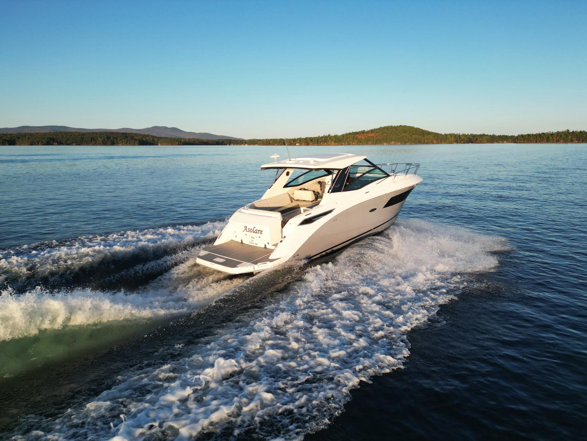 2021 Sea Ray 320 Sundancer