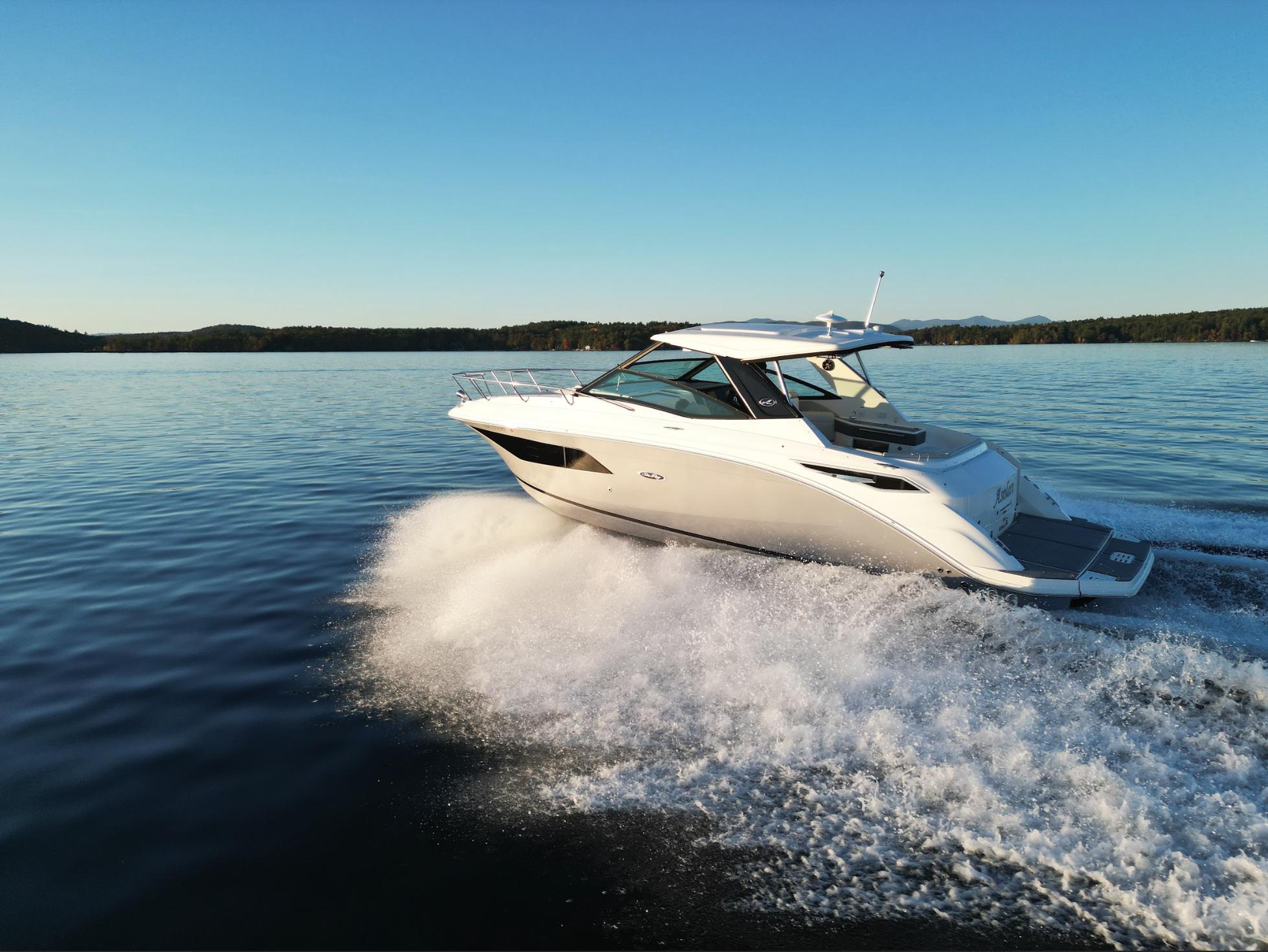 2021 Sea Ray 320 Sundancer