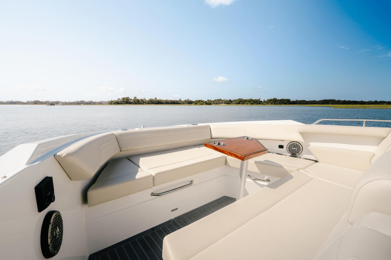 2025-cruisers-yachts-38-gls-outboard-power-9299920-969111578-0-300920240700-25