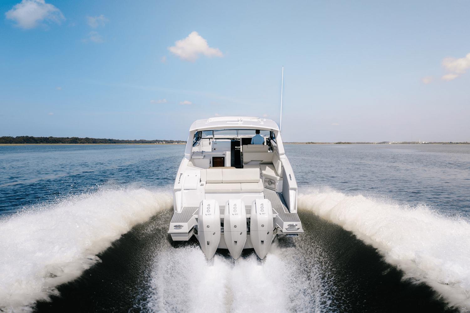 2025-cruisers-yachts-38-gls-outboard-power-9299920-969111580-0-300920240700-3