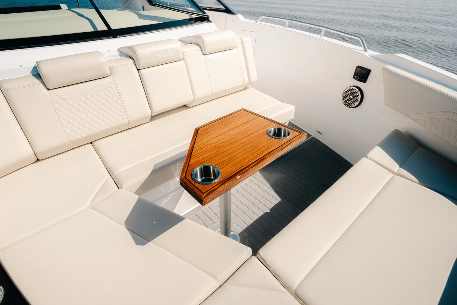 2025-cruisers-yachts-38-gls-outboard-power-9299920-969111583-0-300920240700-26