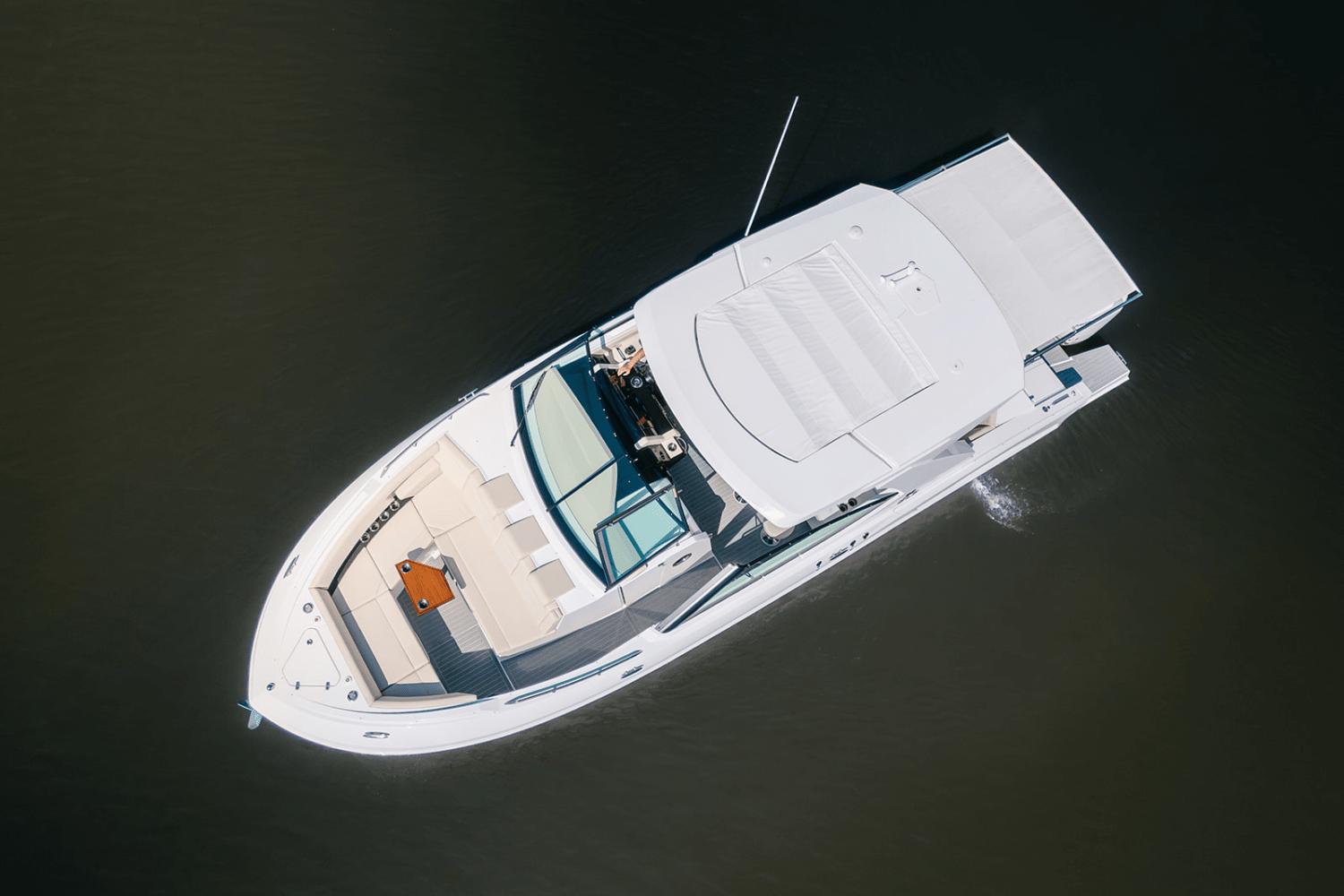 2025-cruisers-yachts-38-gls-outboard-power-9299920-969111592-0-300920240700-27
