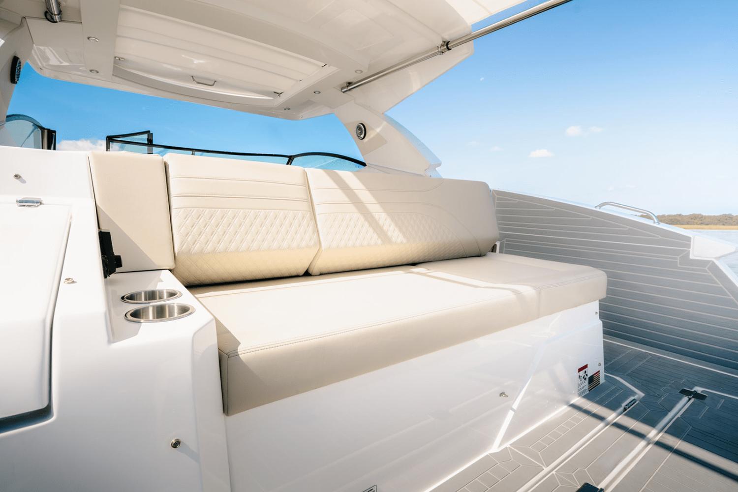 2025-cruisers-yachts-38-gls-outboard-power-9299920-969111603-0-300920240700-6