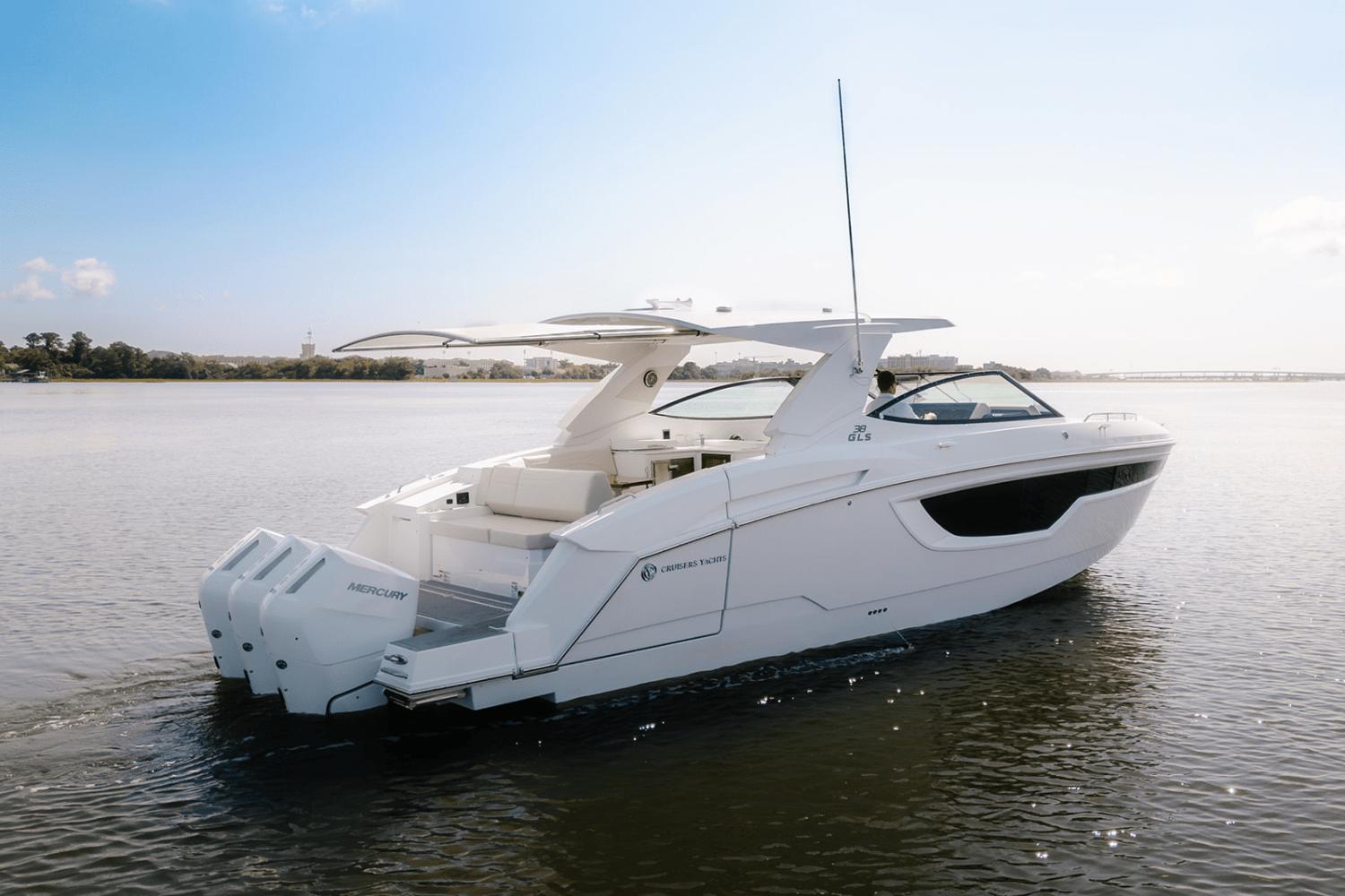 2025-cruisers-yachts-38-gls-outboard-power-9299920-969111605-0-300920240700-2