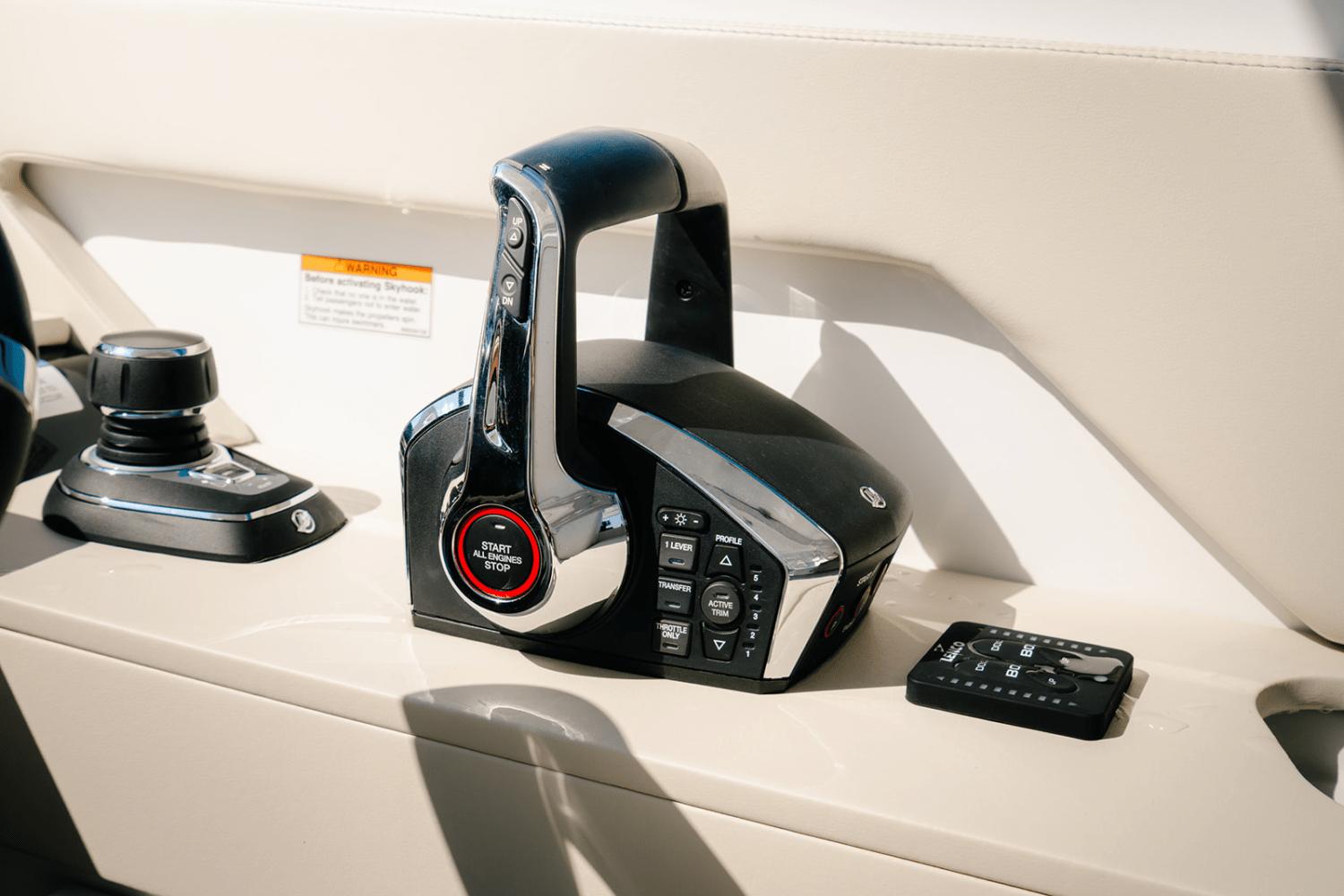 2025-cruisers-yachts-38-gls-outboard-power-9299920-969111606-0-300920240700-18