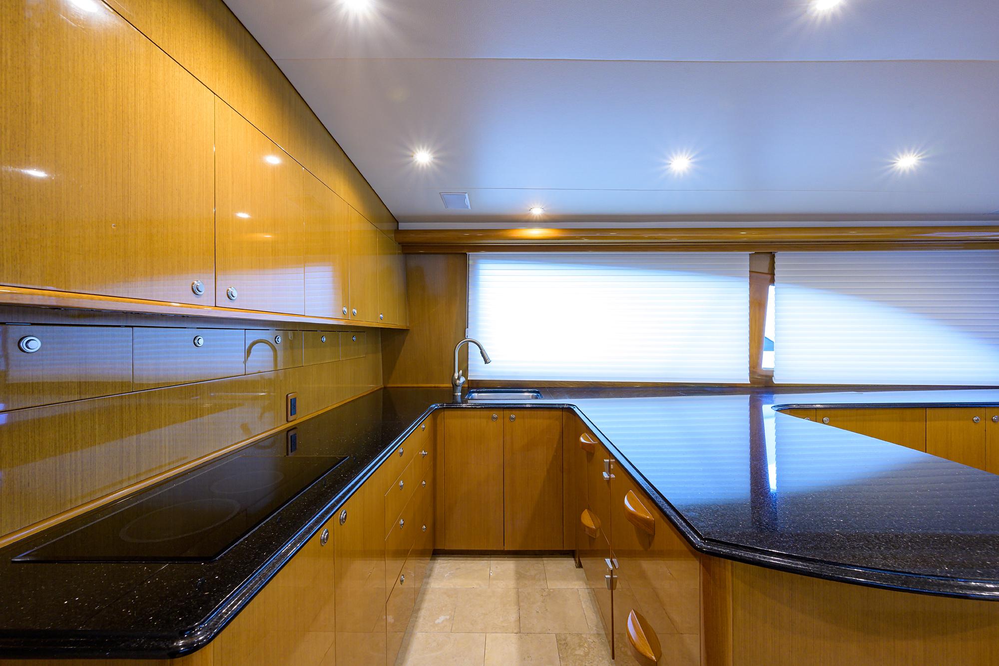 Titan 62 - Capricorn -Galley