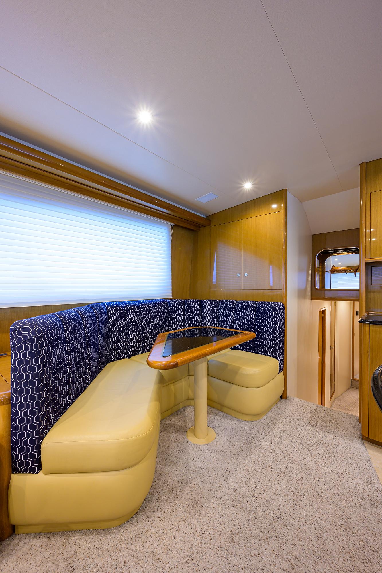 Titan 62 - Capricorn -Dinette