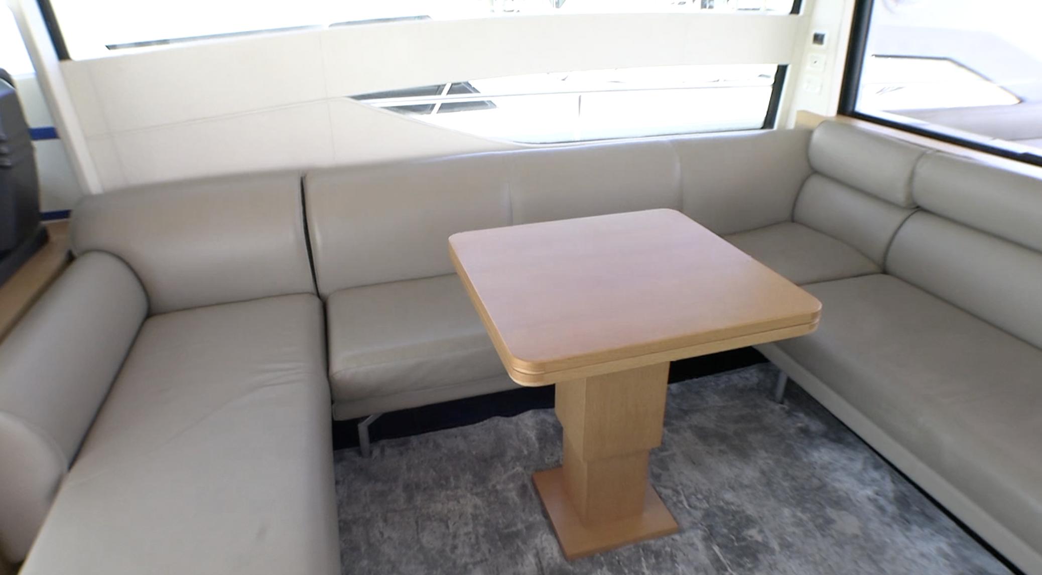 Pershing 64 - SoundView - Dinette