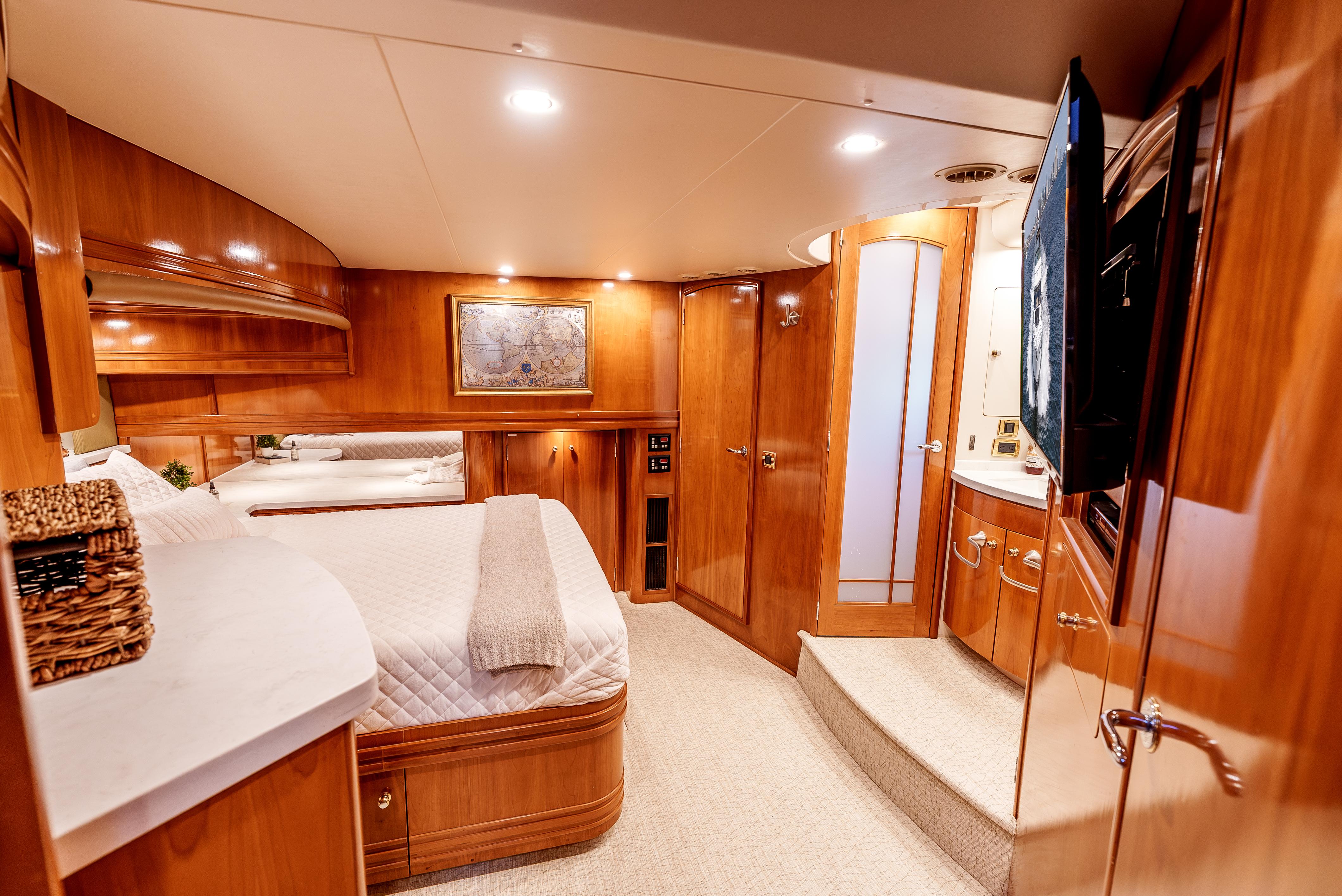 2001-carver-570-voyager-pilothouse-power-9749934-20250512152752881-1_XLARGE