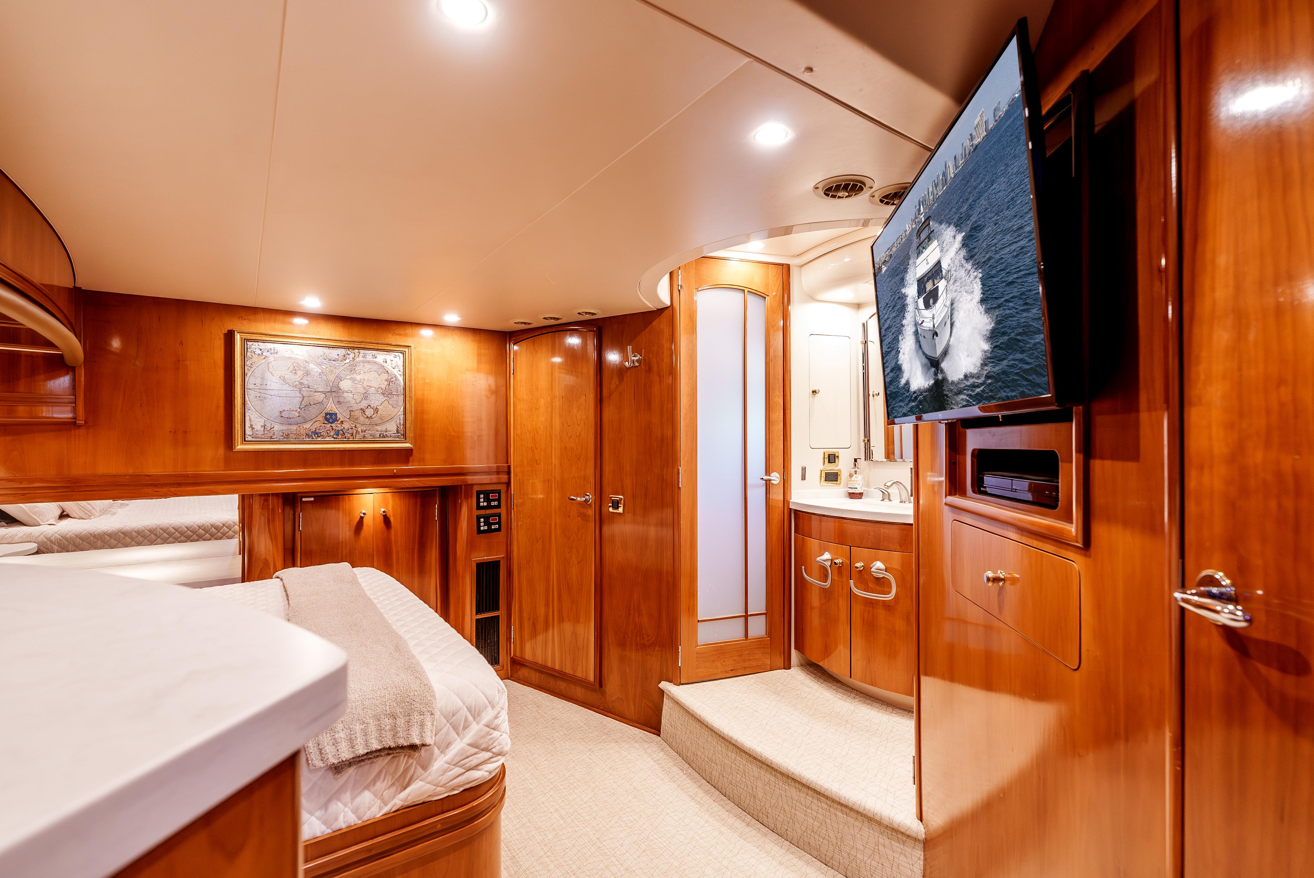 2001-carver-570-voyager-pilothouse-power-9749934-20250512152757520-1_XLARGE