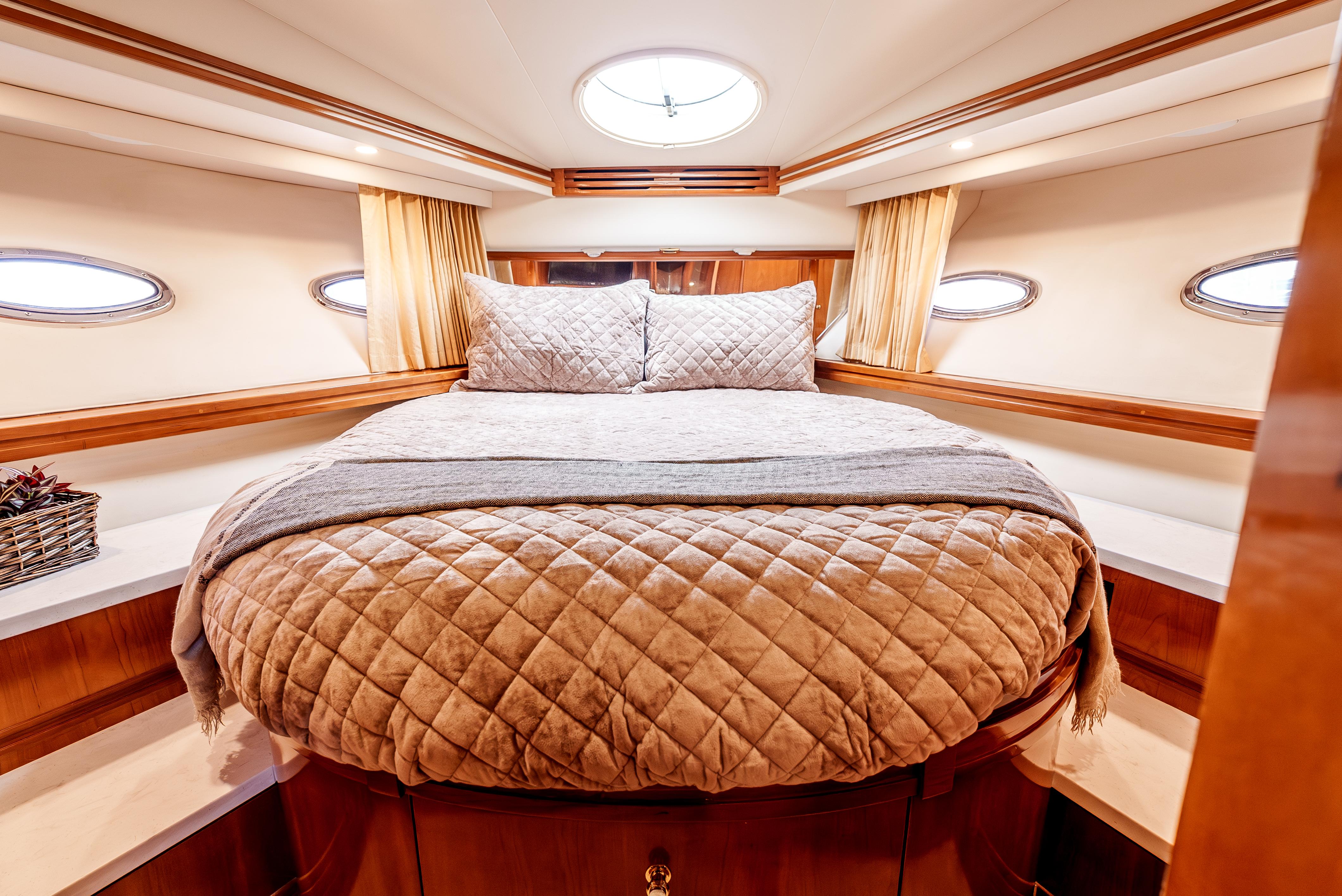 2001-carver-570-voyager-pilothouse-power-9749934-20250512152820289-1_XLARGE