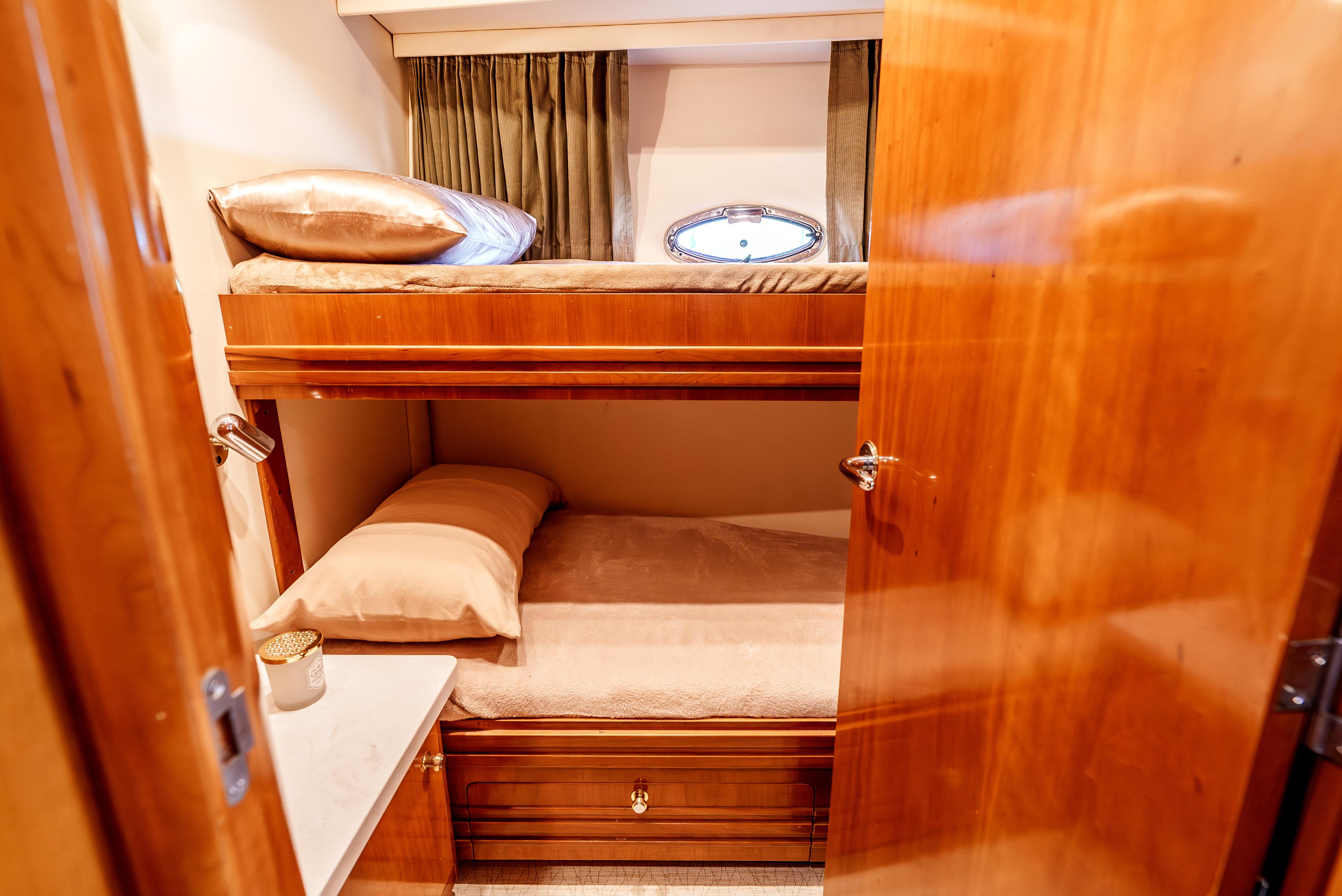 2001-carver-570-voyager-pilothouse-power-9749934-20250512152838684-1_XLARGE