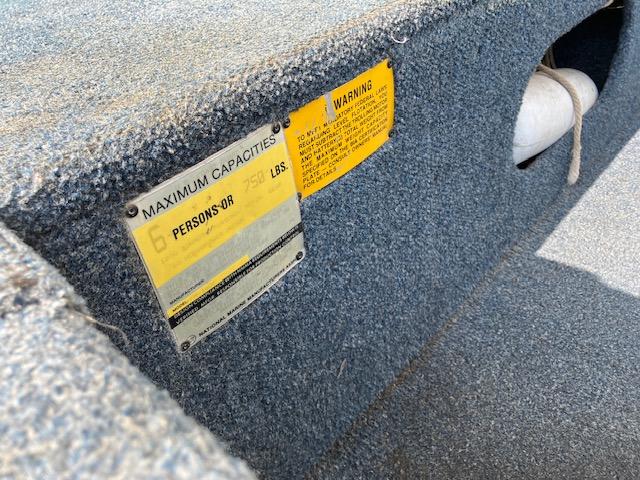 Capacity label on 1992 Starcraft FM 160C boat, showing maximum persons and weight limits.