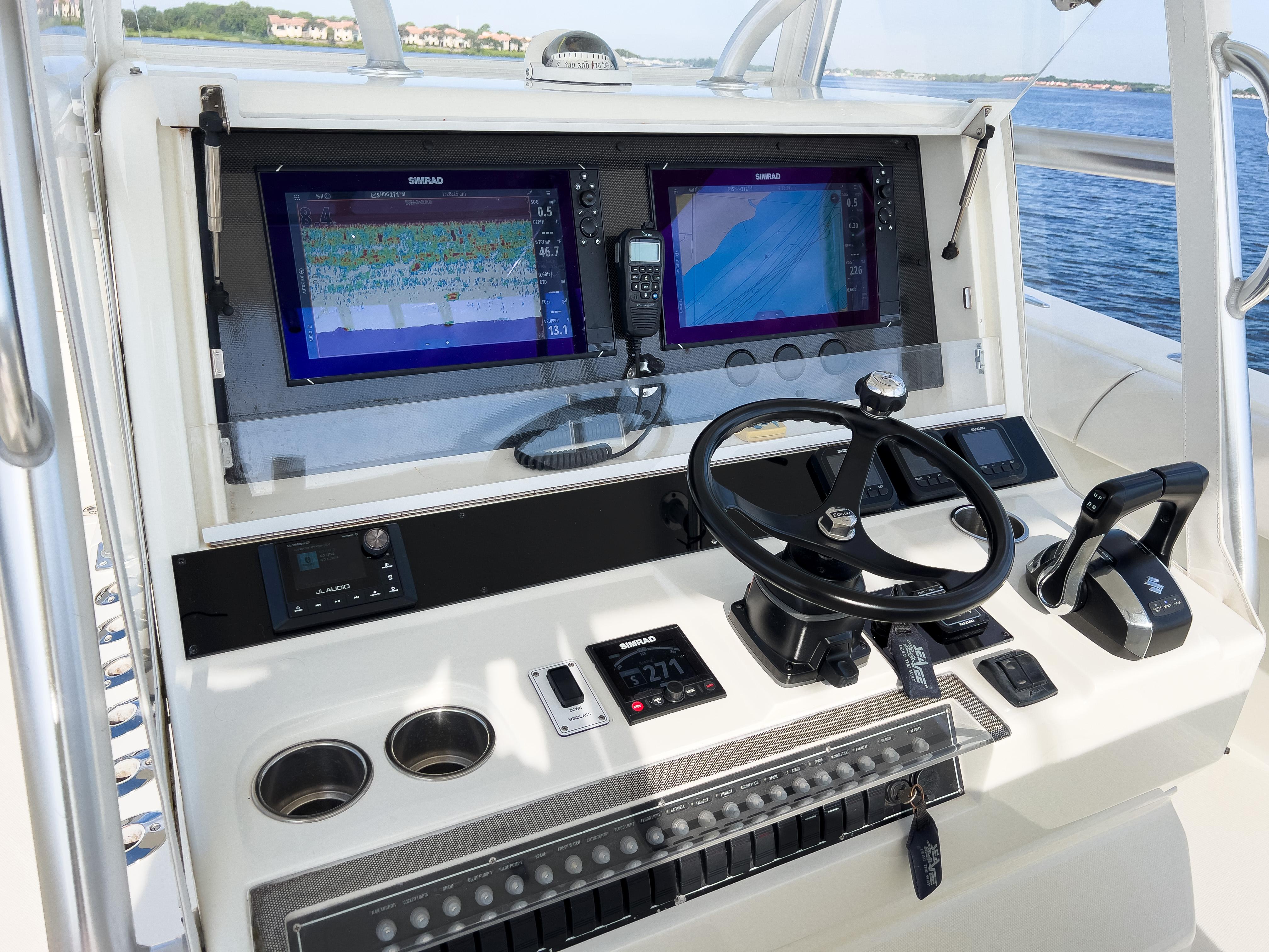 SeaVee 39 Deam Maker - Helm Electronics