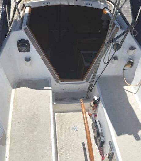 1979 Lancer Sloop cockpit with open cabin entrance and nautical equipment.