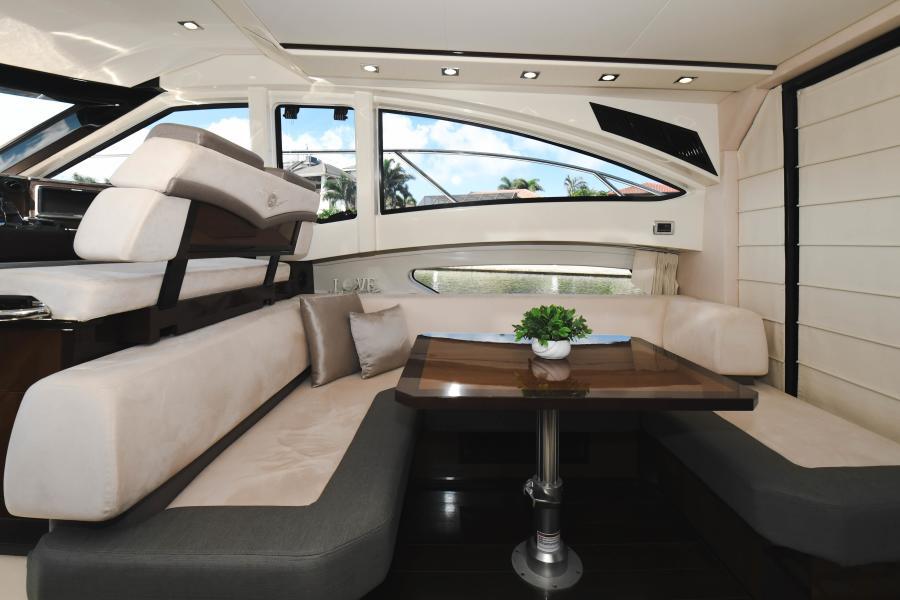 2013 42 Marquis Sport Bridge - Happy Ours III - Salon/Dinette