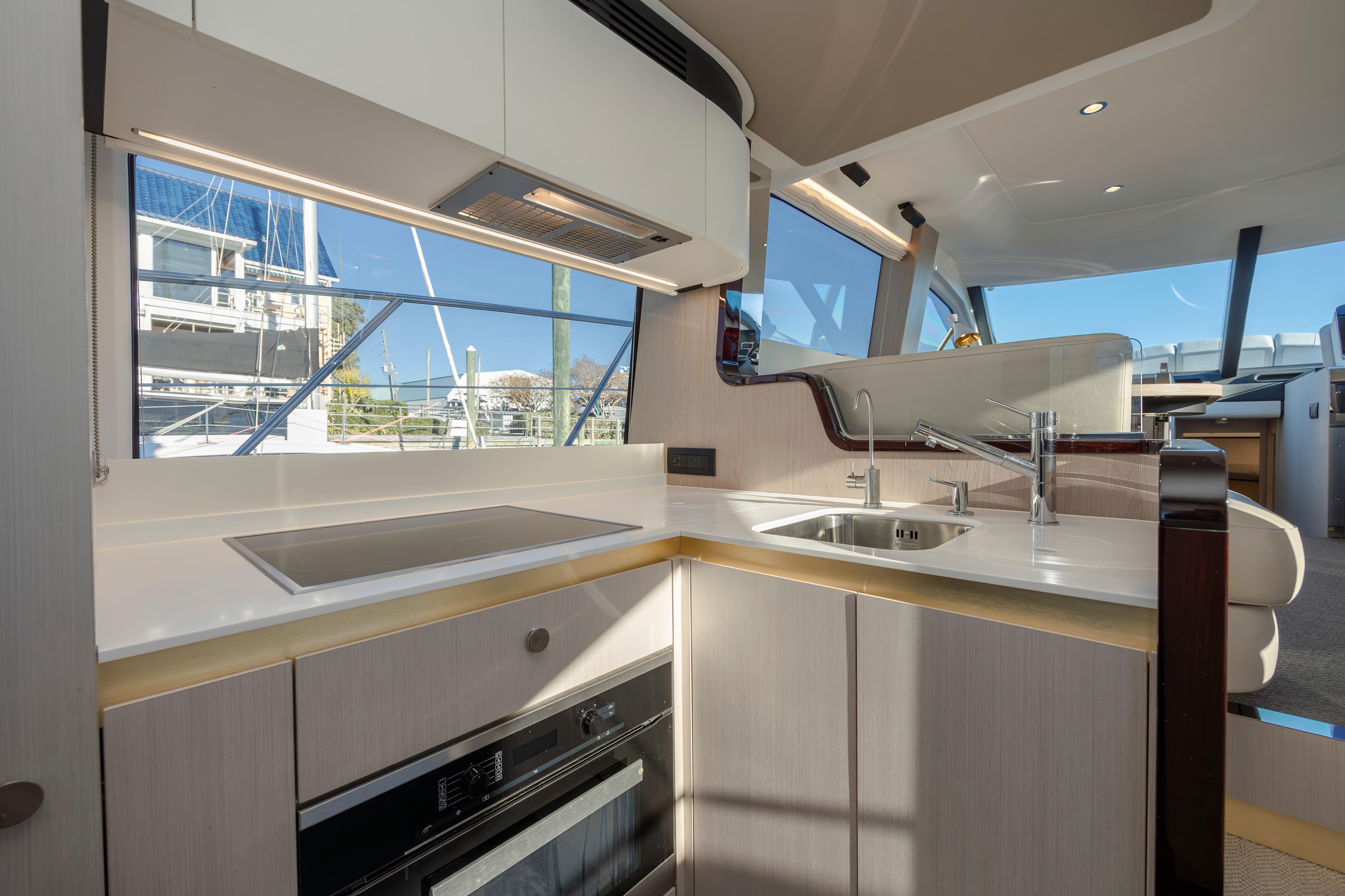 2019 Azimut 55 flybridge