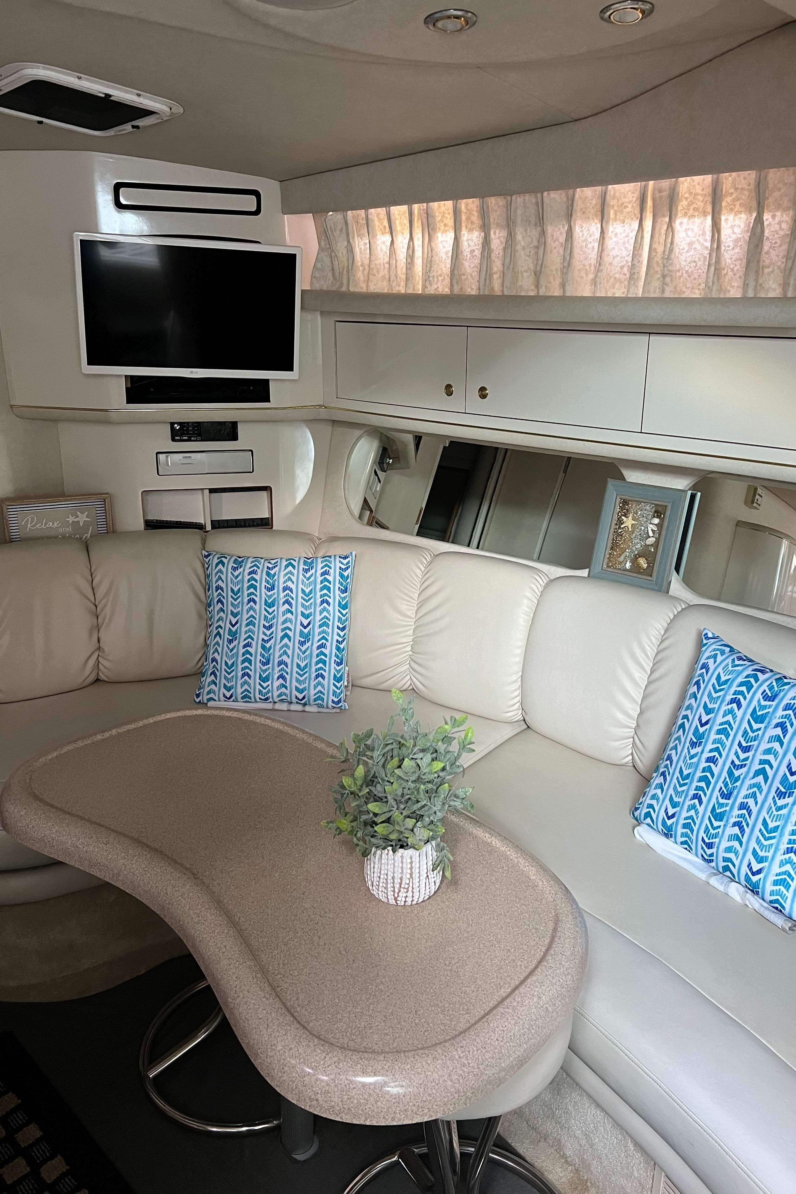 1997 Sea Ray 370 Sundancer-56
