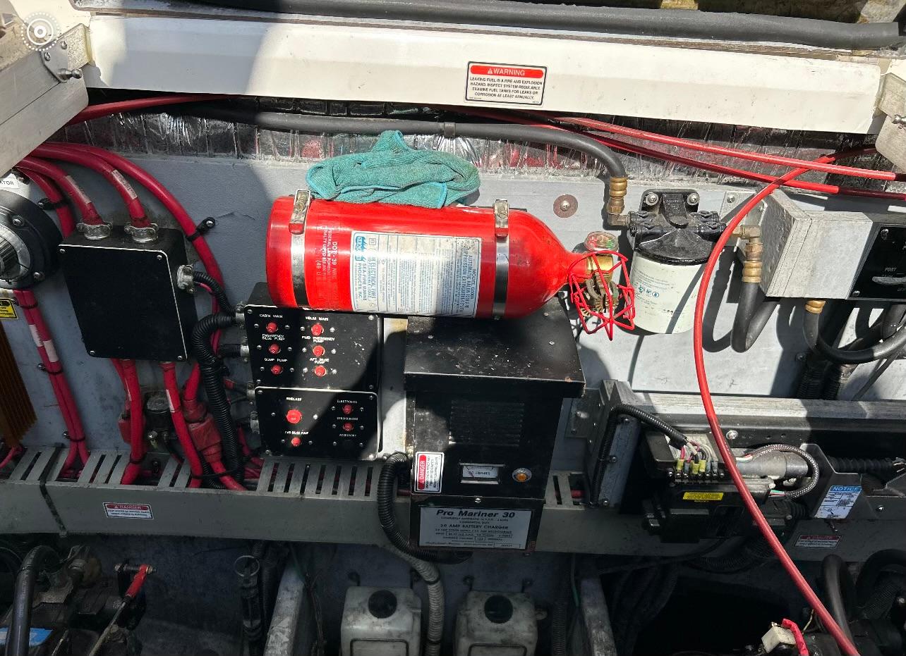 1997 Sea Ray 370 Sundancer-73