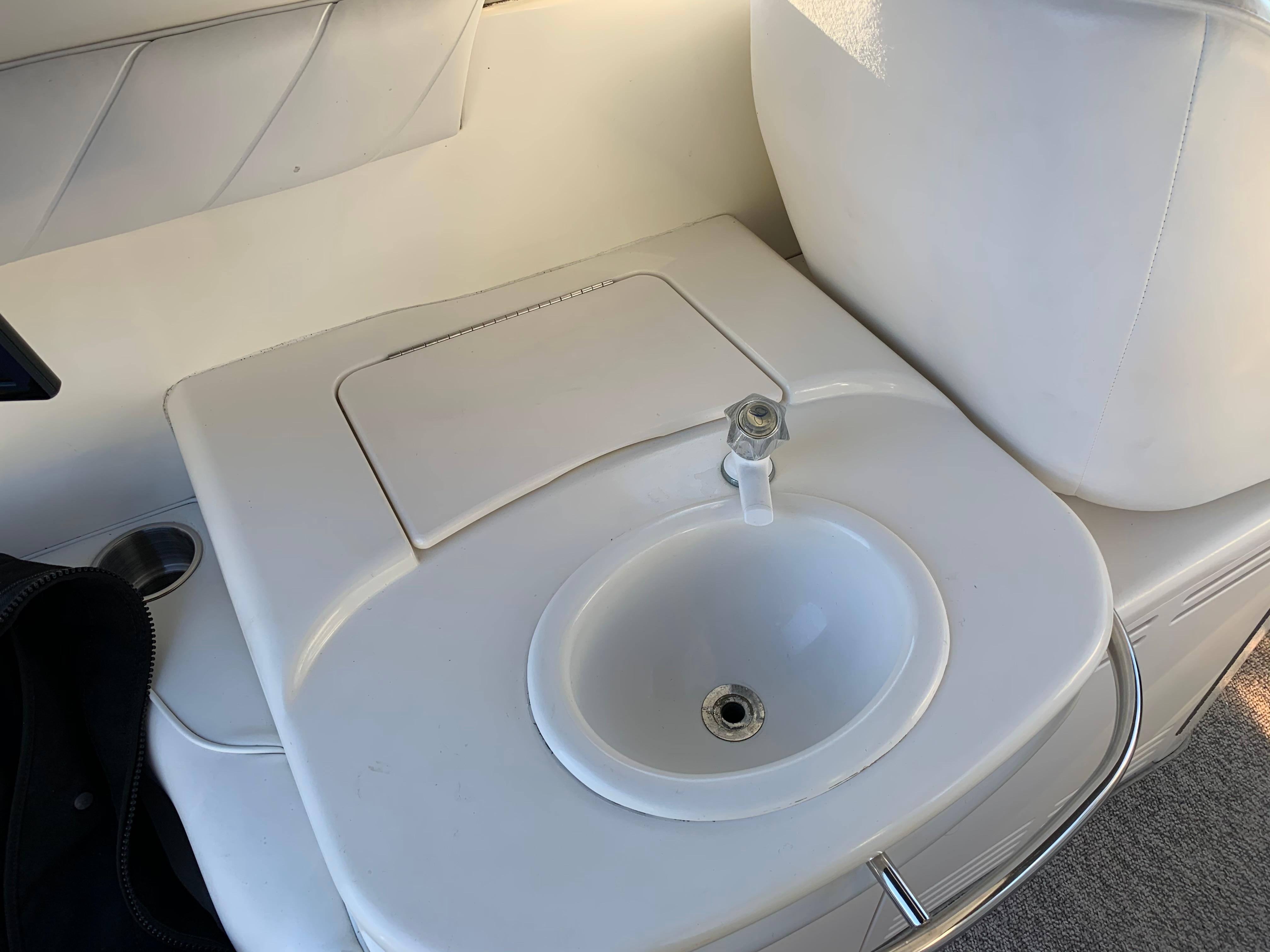 1997 Sea Ray 370 Sundancer-20