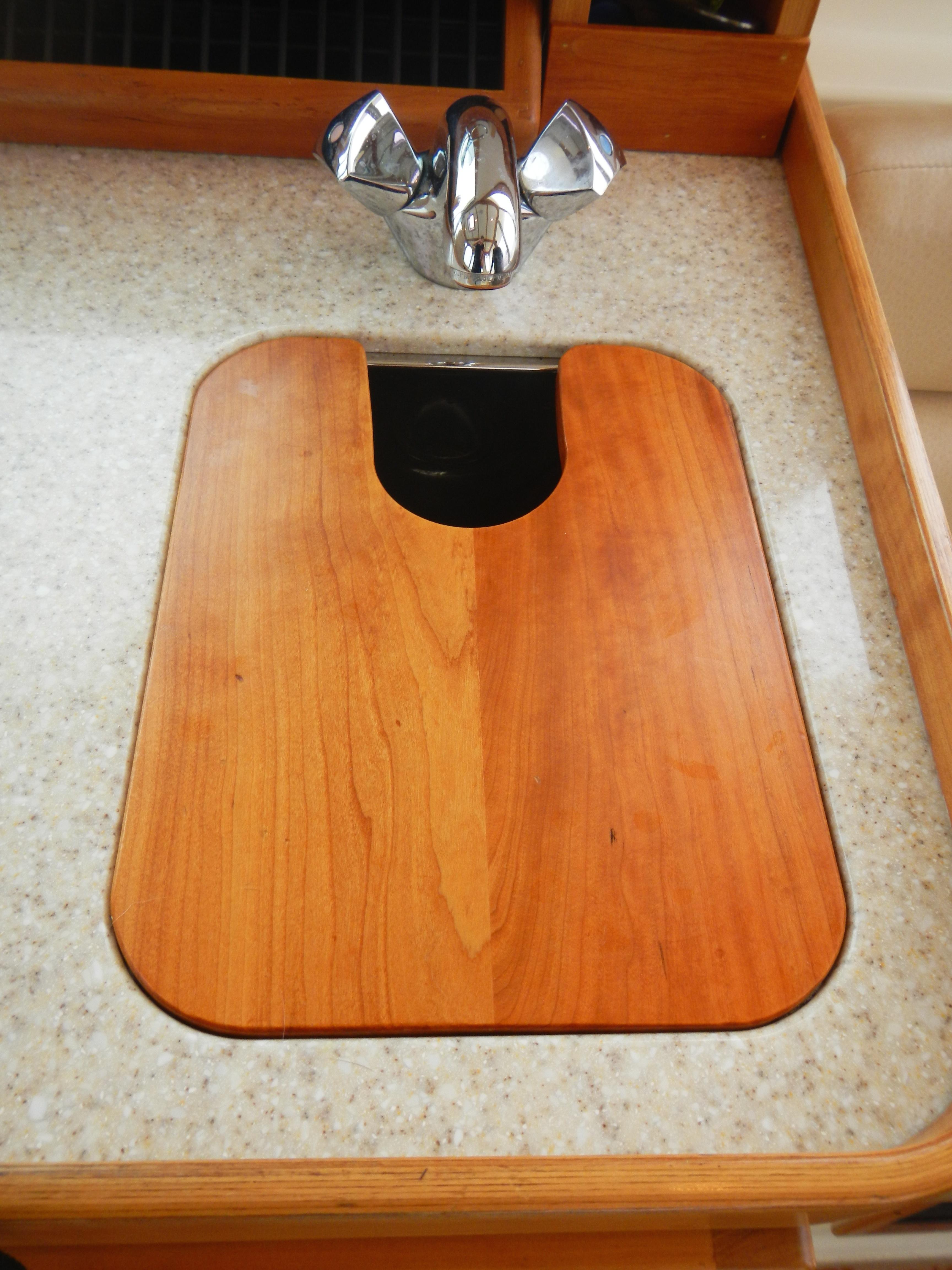 Custom sink cover on wet bar