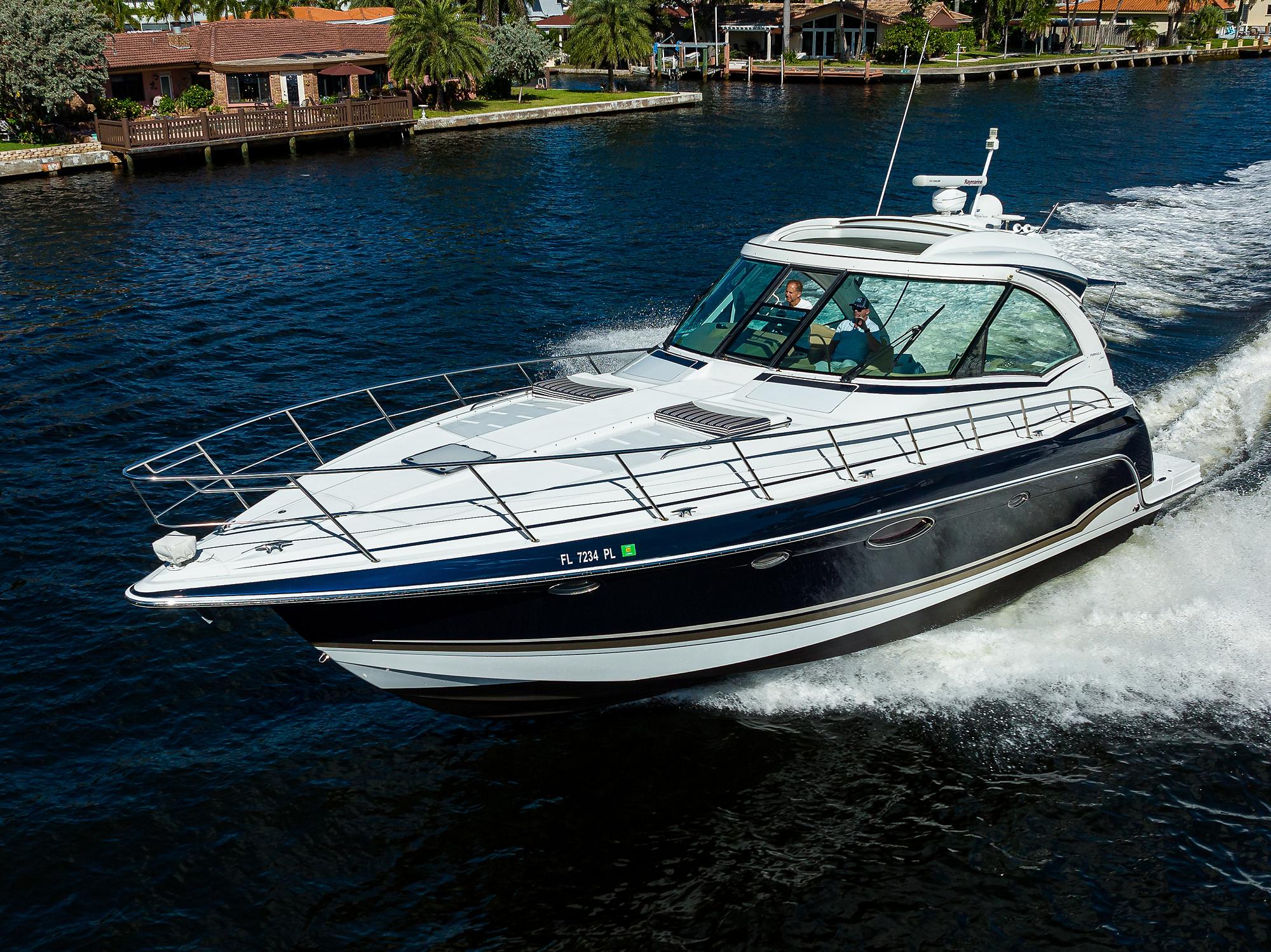 Formula 45 - Sea View - Exterior profile on water