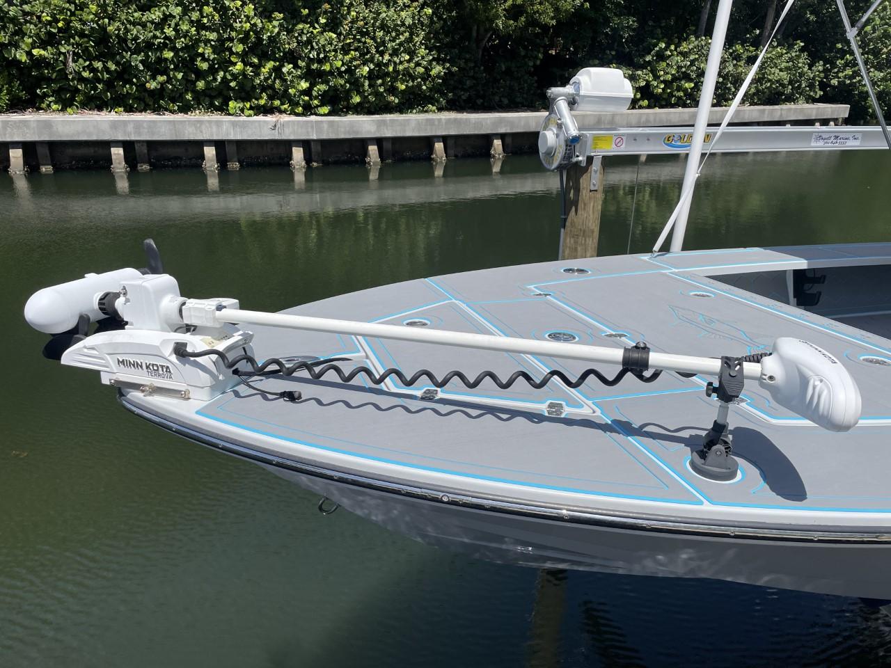 Hewes 21 - exterior bow/trolling motor