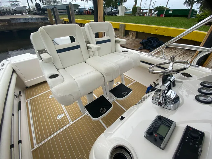  Yacht Photos Pics 2013 INTREPID 327 CU - Image 3