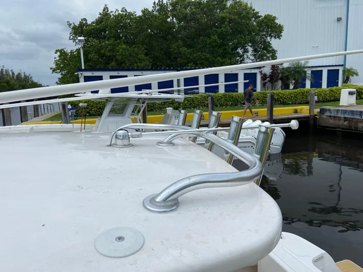  Yacht Photos Pics 2013 INTREPID 327 CU - Image 17