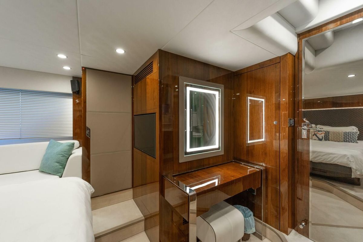 2019 Fairline 53 