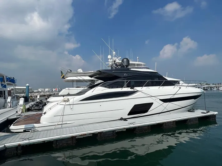 Seven Yacht Photos Pics 