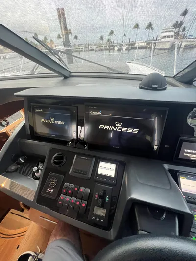 Seven Yacht Photos Pics 