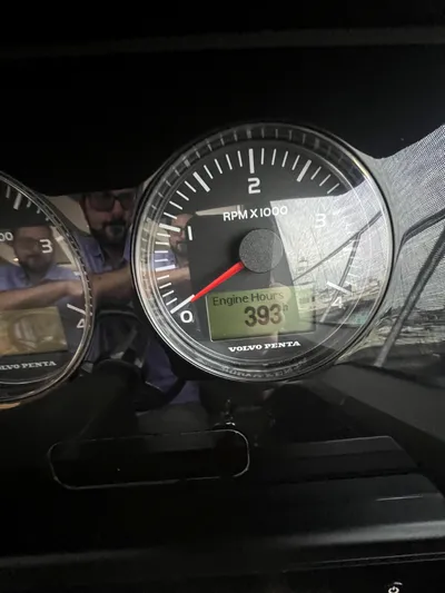 Seven Yacht Photos Pics 