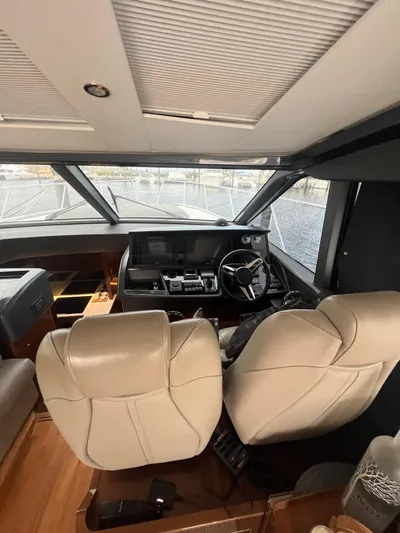 Seven Yacht Photos Pics 