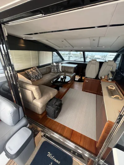 Seven Yacht Photos Pics 