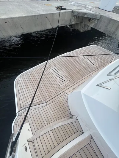 Seven Yacht Photos Pics 