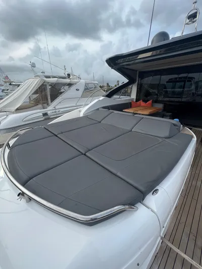 Seven Yacht Photos Pics 