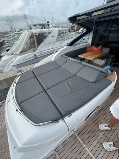 Seven Yacht Photos Pics 